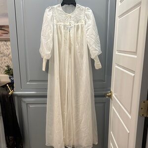 Elegant White Lace Nightgown and Robe